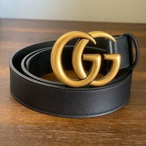 “The” Gucci belt with black leather and brushed brass buckle🤩 like brand new🥰